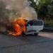 Se calcina vehículo en el Cedro, Nacajuca; conductor sale ileso