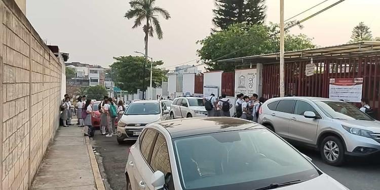 Fallas en suministro eléctrico afecta a plantel del COBATAB; retiran a los alumnos