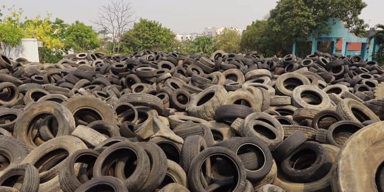 Comienza traslado de 140 toneladas de llantas usadas hacia planta recicladora en Macuspana