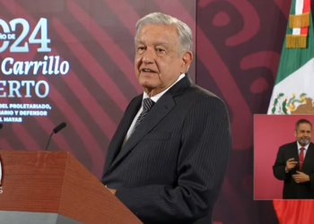 AMLO anuncia incremento del 10% en salario para maestros de Educación Básica