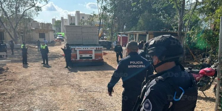 Al menos un muerto tras balacera en obra de Playa del Carmen
