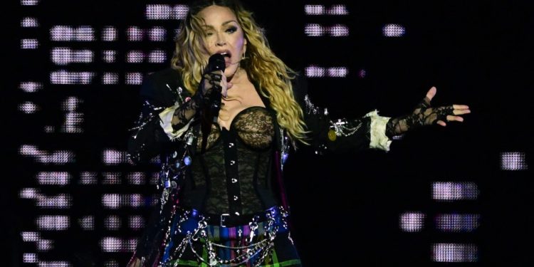 Demandan a Madonna por concierto muy extravagante y perturbador en California