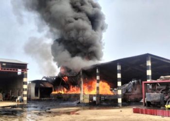 Explosión en planta de reciclaje de Cunduacán deja tres lesionados