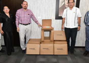 Dona la UJAT simuladores de laparoscopía al Hospital Juan Graham