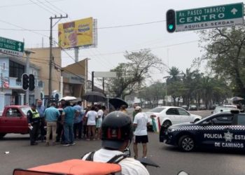 Habitantes de Gil y Sáenz cierran 27 de Febrero por falta de luz