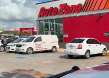 Sujetos asaltan AutoZone de Av 20 de noviembre y se llevan caja fuerte
