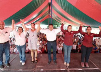 Javier May celebra su cumpleaños durante su campaña en Cunduacán
