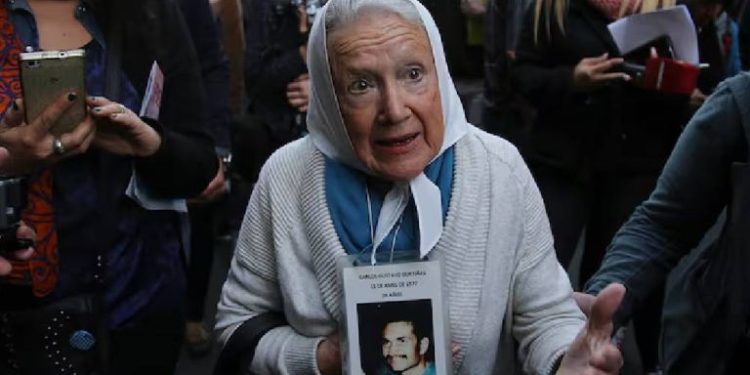 Fallece Nora Cortiñas, presidenta de Madres en Plaza de Mayo en Argentina