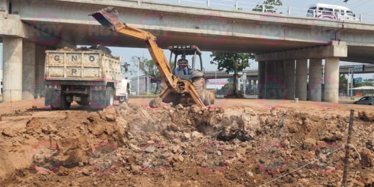 Inicia la instalación del reloj floral en el Distribuidor Vial de Guayabal en Villahermosa