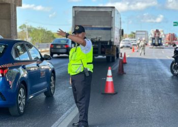 Atiende gobierno de BJ volcadura de pipa en BLV. Colosio