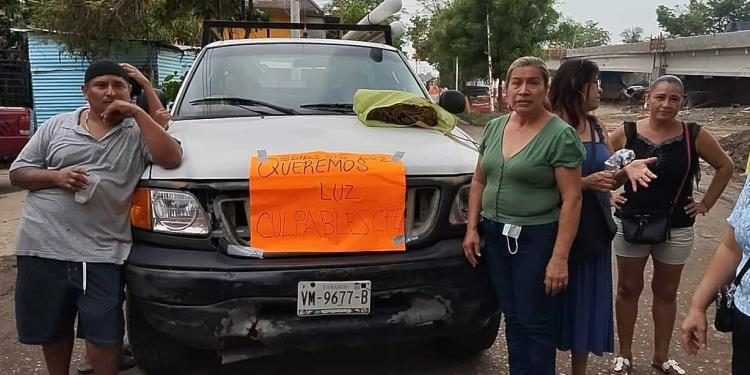 Habitantes de Gaviotas retienen a trabajadores de CFE por cinco horas