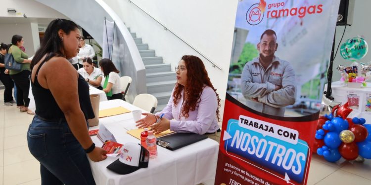 Organiza Centro Feria Municipal del Empleo