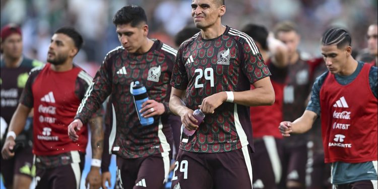 México es derrotado por Uruguay en un juego amistoso de la Copa América