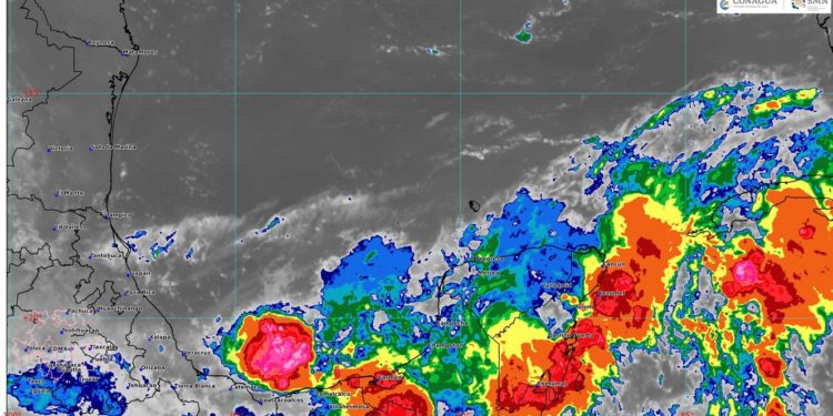 Prevén cielo nublado con lluvias puntuales torrenciales en Quintana Roo