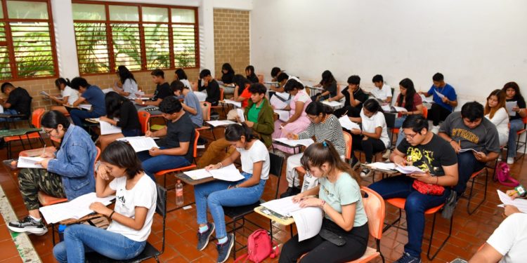 Un total de 22 mil 576 aspirantes a ingresar a la preparatoria realizaron su examen EXANI-I del CENEVAL en Quintana Roo