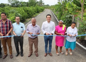 Entrega Cunduacán obras de alcantarillado drenaje y pavimentación en Cucuyulapa