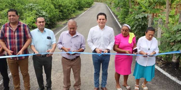 Entrega Cunduacán obras de alcantarillado drenaje y pavimentación en Cucuyulapa
