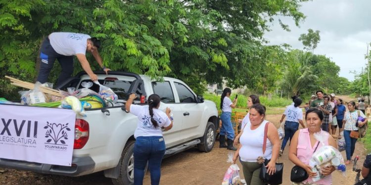 Apoya Voluntariado del Poder Legislativo a familias chetumaleñas