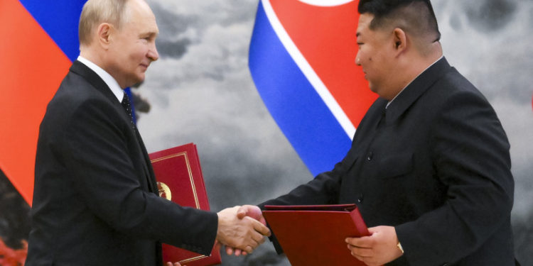 Kim y Putin oficializan su alianza anti-EE.UU. firmando un acuerdo de asistencia mutua