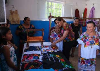Mara Lezama conecta plataforma CorreosClic para comercializar productos en 192 países, a artesanas, productores y emprendedores