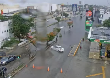 Tras la fuerte lluvia que cayó en la capital yucateca dejó colapsados varios puntos en colonias, avenidas y fraccionamientos