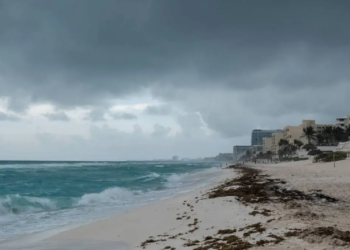 Cancelan actividades marítimas debido a la onda tropical Invest 94L