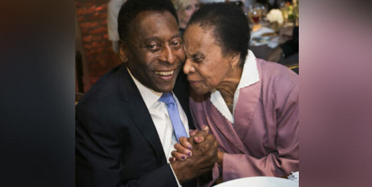 Fallece Celeste Arantes, madre de Pelé a los 101 años de edad