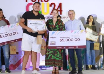 Entrega Gobierno de Centro premios de fotografía y video en clausura del Foro CAU 2024