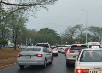 Proceso de admisión a UJAT provoca caos vial en Bulevar Bicentenario
