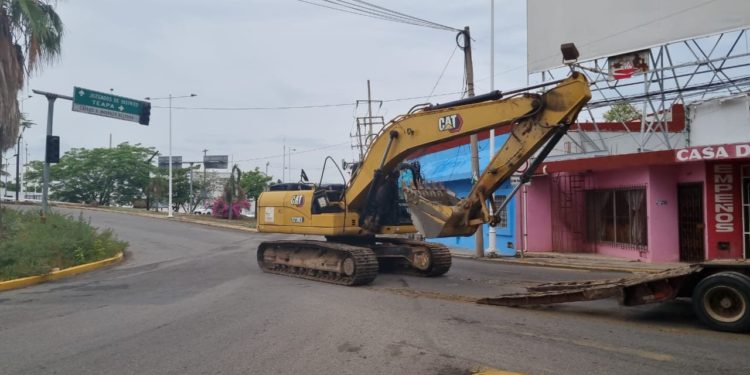 Inicia cierre y cambio de sentido de calles por trabajos en el drenaje pluvial del malecón Carlos A. Madrazo