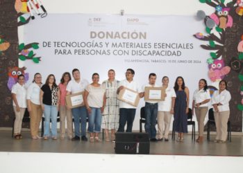 Entrega DIF Tabasco materiales esenciales y laptops a personas con discapacidad