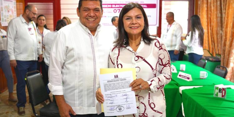 Yolanda Osuna recibe constancia como alcaldesa electa de Centro