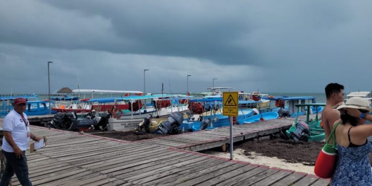 Trabajadores de Puerto Juárez sufren crisis económicas ante cierres de navegación tras intensas lluvias