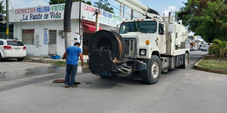 CAPA refuerza limpieza y desazolve en Chetumal