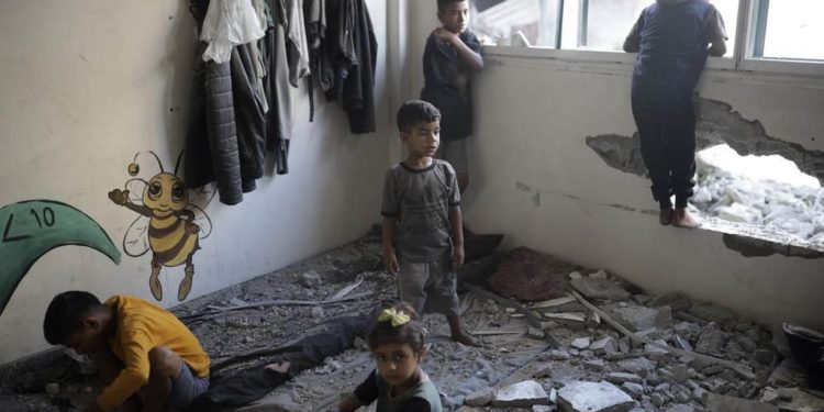 Tragedia en Gaza: Bombardeo israelí deja al menos 25 muertos y 50 heridos en campamentos de desplazados