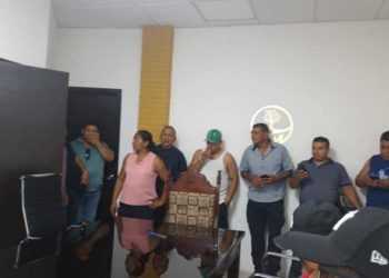Protestan policías en demanda de pago de salarios y bonos en Cunduacán