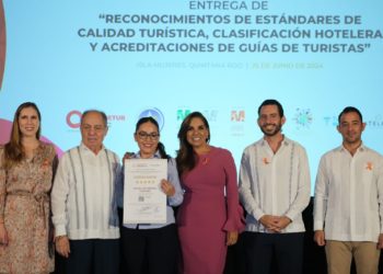Entrega Mara Lezama reconocimientos de estándares de calidad que fortalecen la Nueva Era del Turismo en Quintana Roo