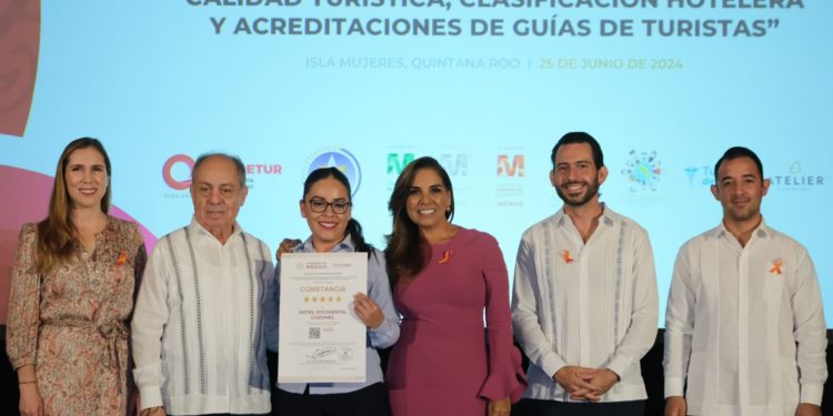 Entrega Mara Lezama reconocimientos de estándares de calidad que fortalecen la Nueva Era del Turismo en Quintana Roo