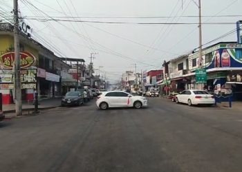 Paralizan colonos de Tamulté de las Barrancas avenidas principales por apagones de luz