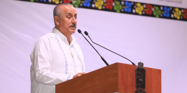 Gobernador Merino no descarta basificación de trabajadores antes de concluir su mandato