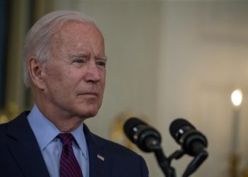 Plan de Biden para regularizar a migrantes casados con estadounidenses beneficiaría a 500 mil familias