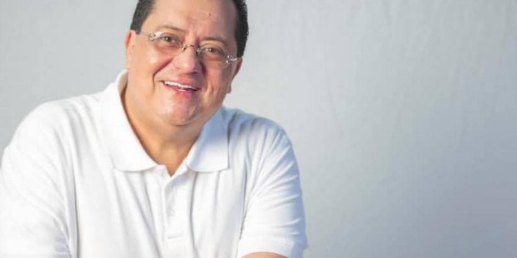 Manuel Andrade hospitalizado por posible aneurisma