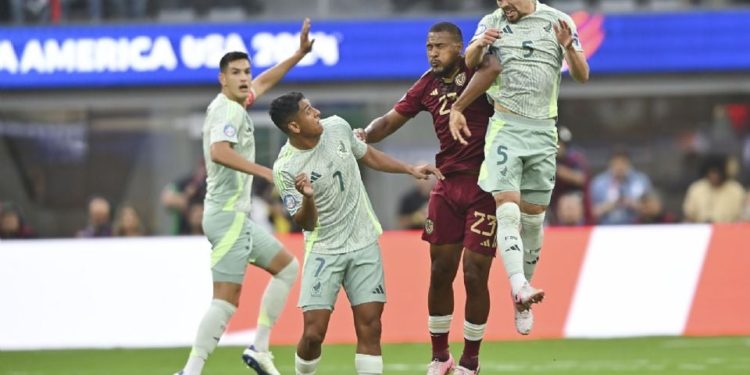 México pierde 1-0 ante Venezuela en la Copa América