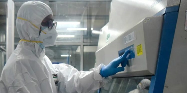 Reportan primer caso de muerte por gripe aviar en México