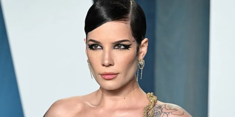 Halsey anuncia su nuevo álbum y revela que enfrenta grave enfermedad