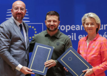 La Unión Europea se compromete con Ucrania en apoyo militar y económico