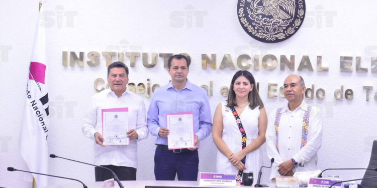 Reciben Senadores electos de Tabasco constancia de mayoría