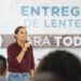 Entrega Ana Paty Peralta lentes a jovenes Cancunenses