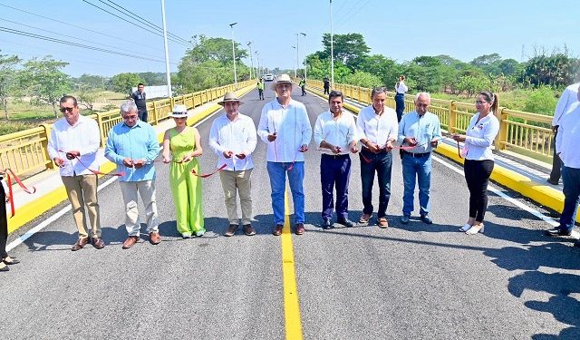 Con carreteras y techumbres, transformamos infraestructura de Jalapa, subraya Carlos Merino