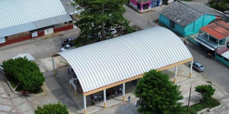 Alcalde de Cunduacán inaugura domo en Poblado Libertad